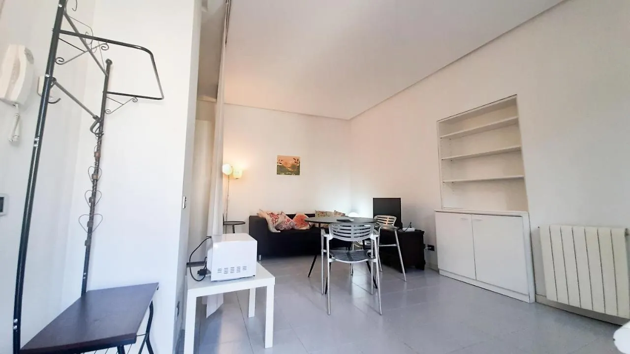 Joivy Light Isola Studio Milan 0*,