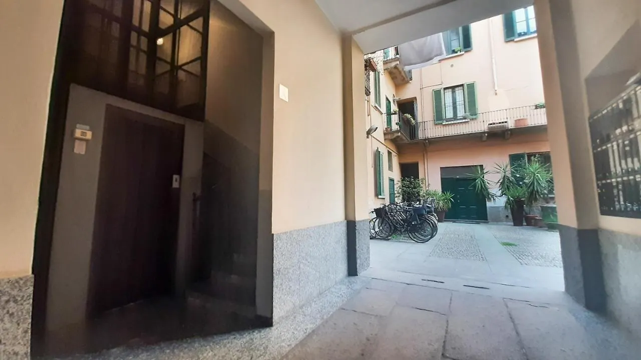 Apartment Joivy Light Isola Studio Milan