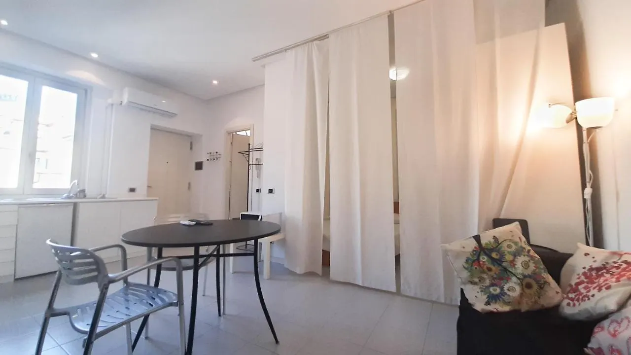 Apartment Joivy Light Isola Studio Milan Italy