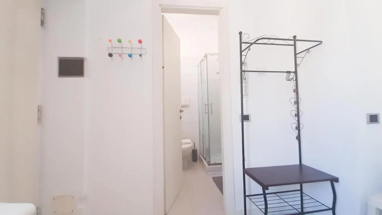 Joivy Light Isola Studio Apartment Milan